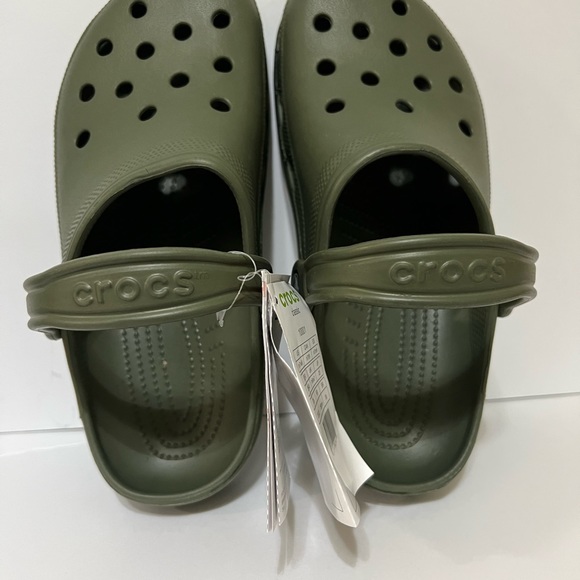Unisex, Crocs. Size 7 for Men and size 9 for women - Picture 3 of 12